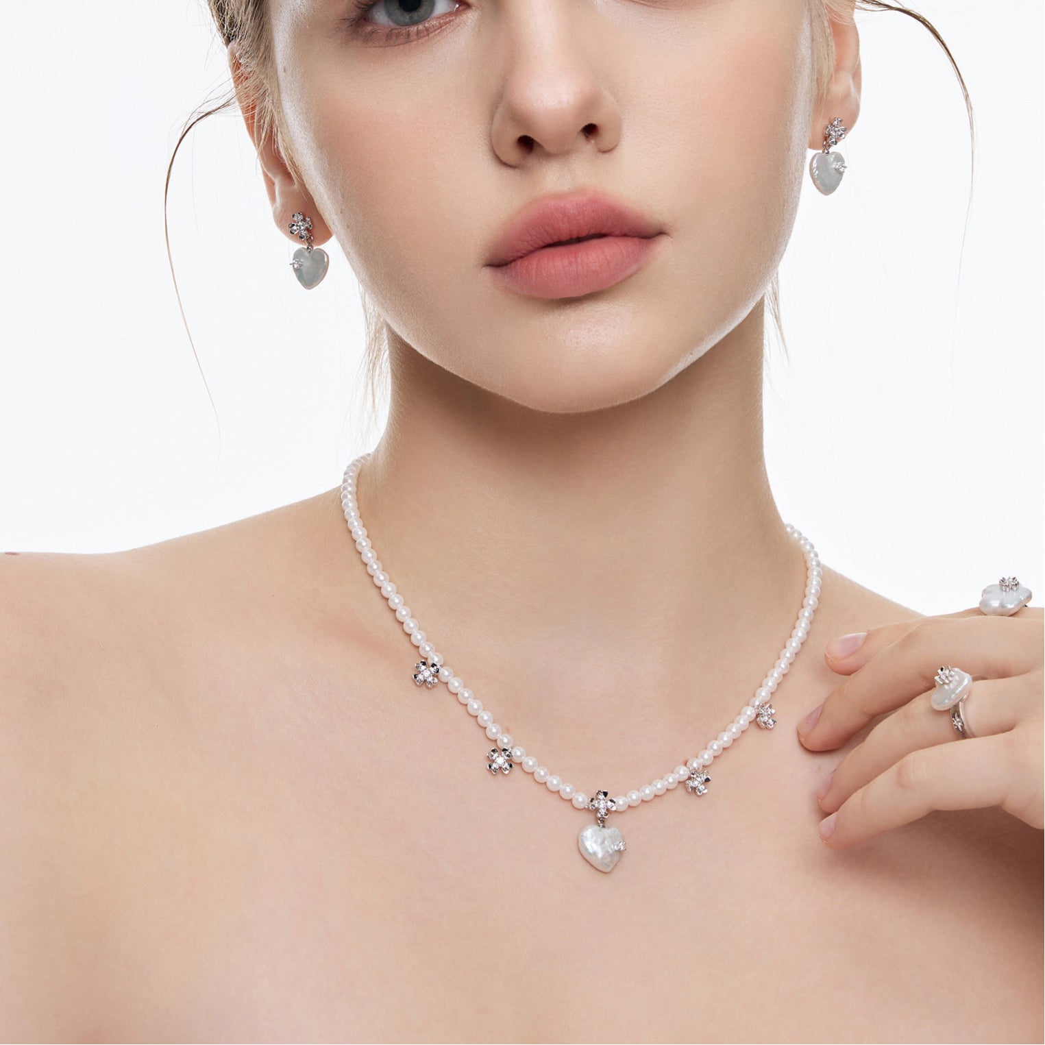 Sparkling Zircon Baroque Heart-Shaped Pearl Collarbone Chain