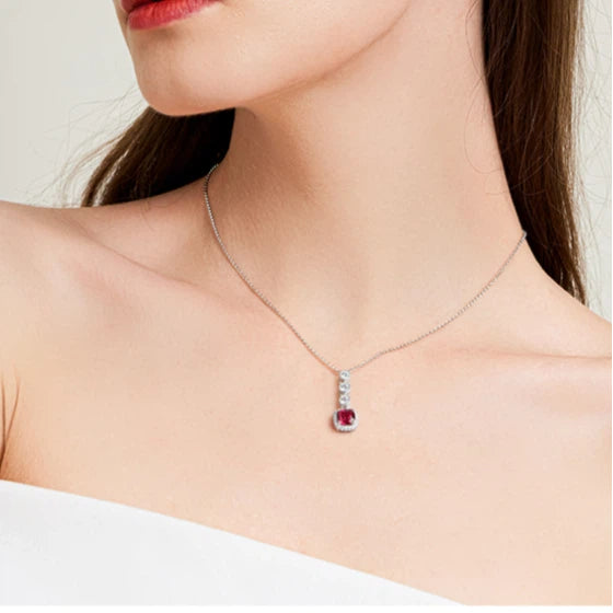 Ruby Small Square Sugar Light Luxury Collar Chain