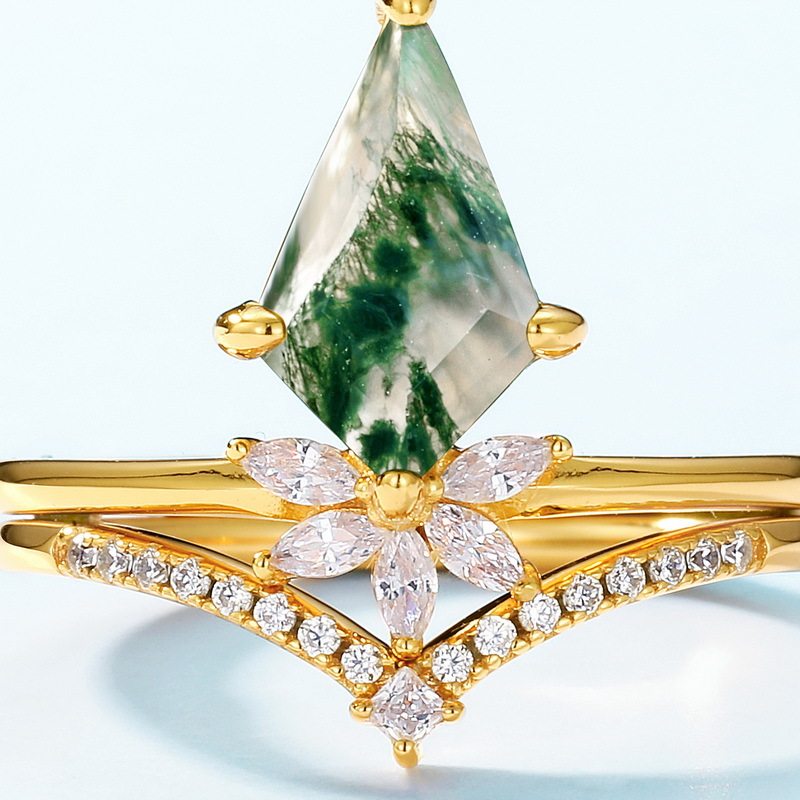 Crown Kite-Shaped Moss Agate Closed Ring