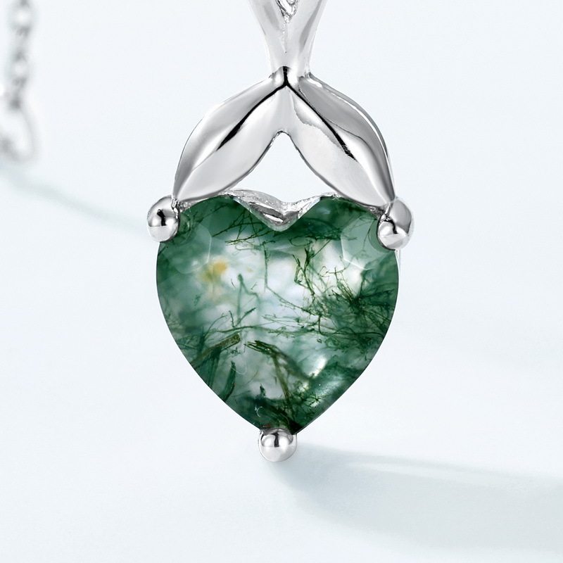 Fresh Heart-Shaped Moss Agate Collarbone Necklace