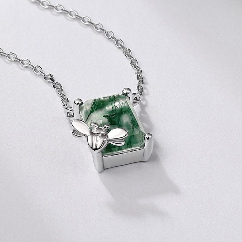 Bee-Shaped Moss Agate Collarbone Necklace