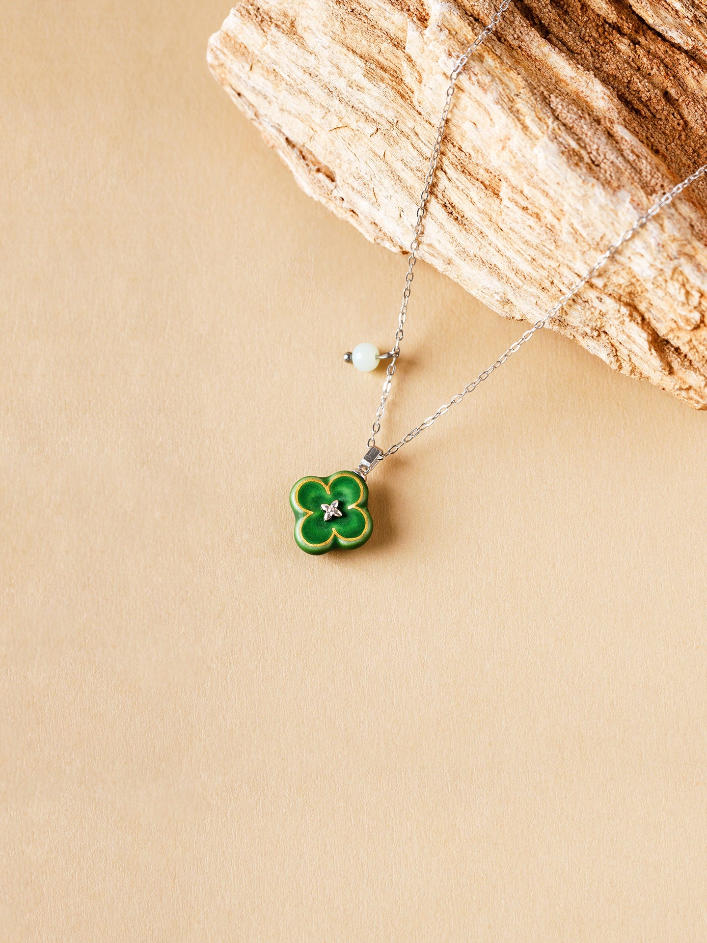 Customized Natural Topaz Four-Leaf Clover Necklace - 9th Anniversary Lucky Motif