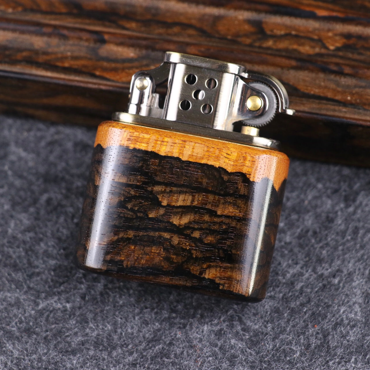A wooden kerosene lighter with a vintage design. Made of pure copper, it's windproof. The wooden body has a natural texture. Ideal as a customized wedding gift, you can engrave words on it for a personal touch.