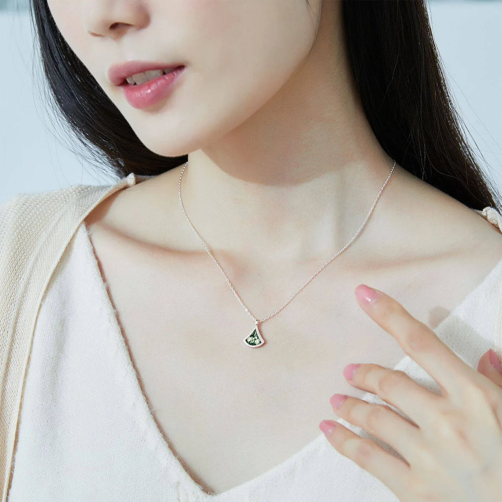 Fashion Outfit Moss Agate Pendant Necklace — neckline scale view 2