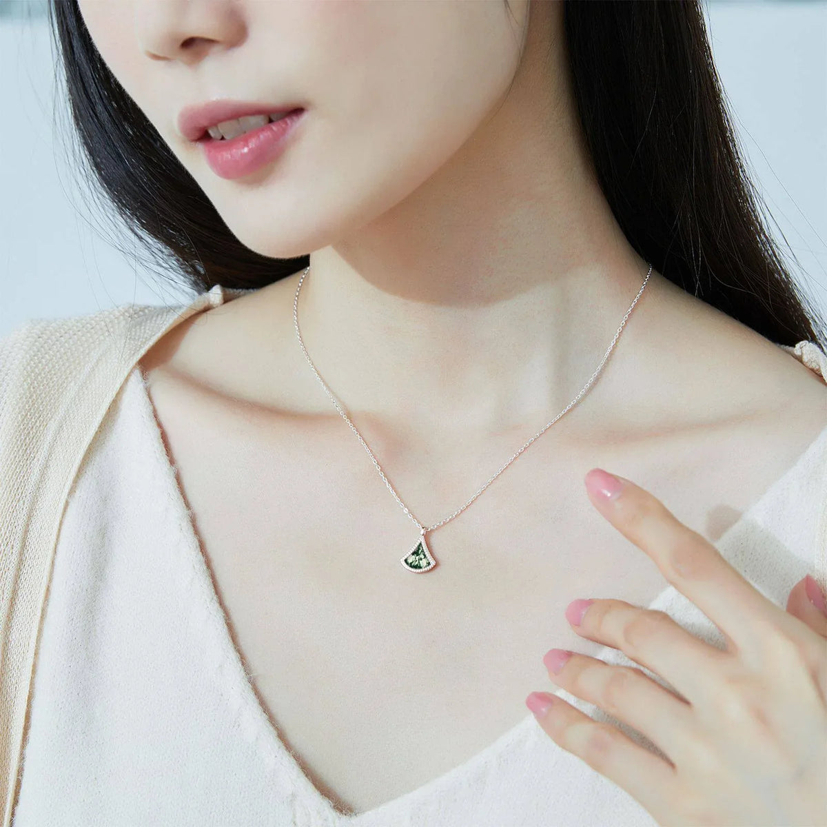 Fashion Outfit Moss Agate Pendant Necklace — neckline scale view 2