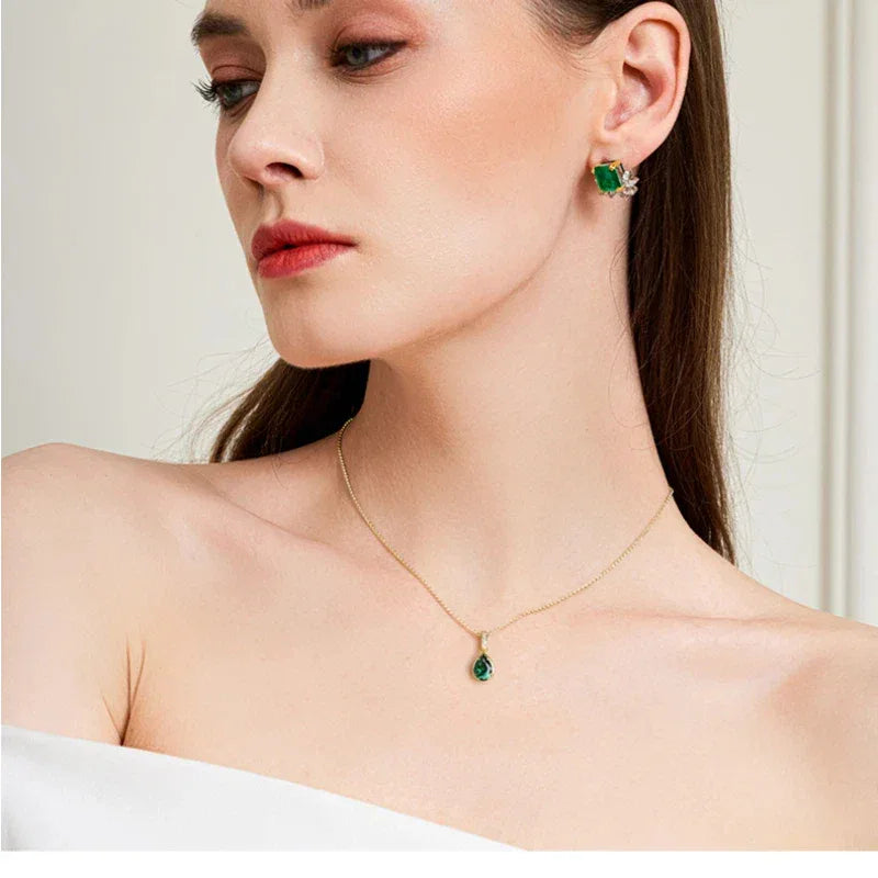 Pear-Cut Emerald Pendant Necklace presentation box product view