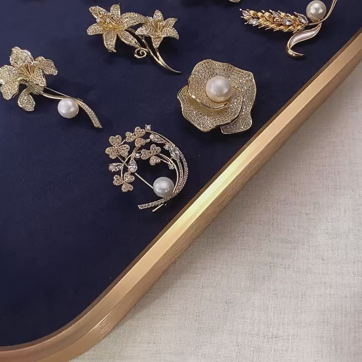 Freshwater Pearl Three-Leaf Flower Language Brooch