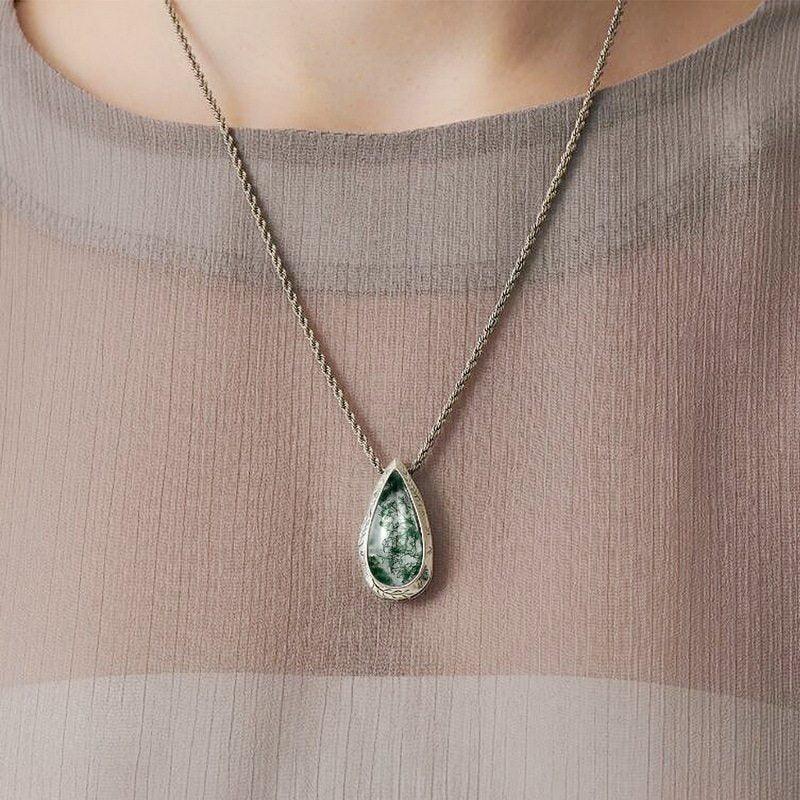 Retro Teardrop Moss Agate Pendant Necklace — neckline scale view 2